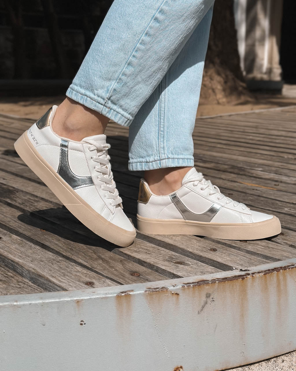 Dios mío, zapatillas plateadas