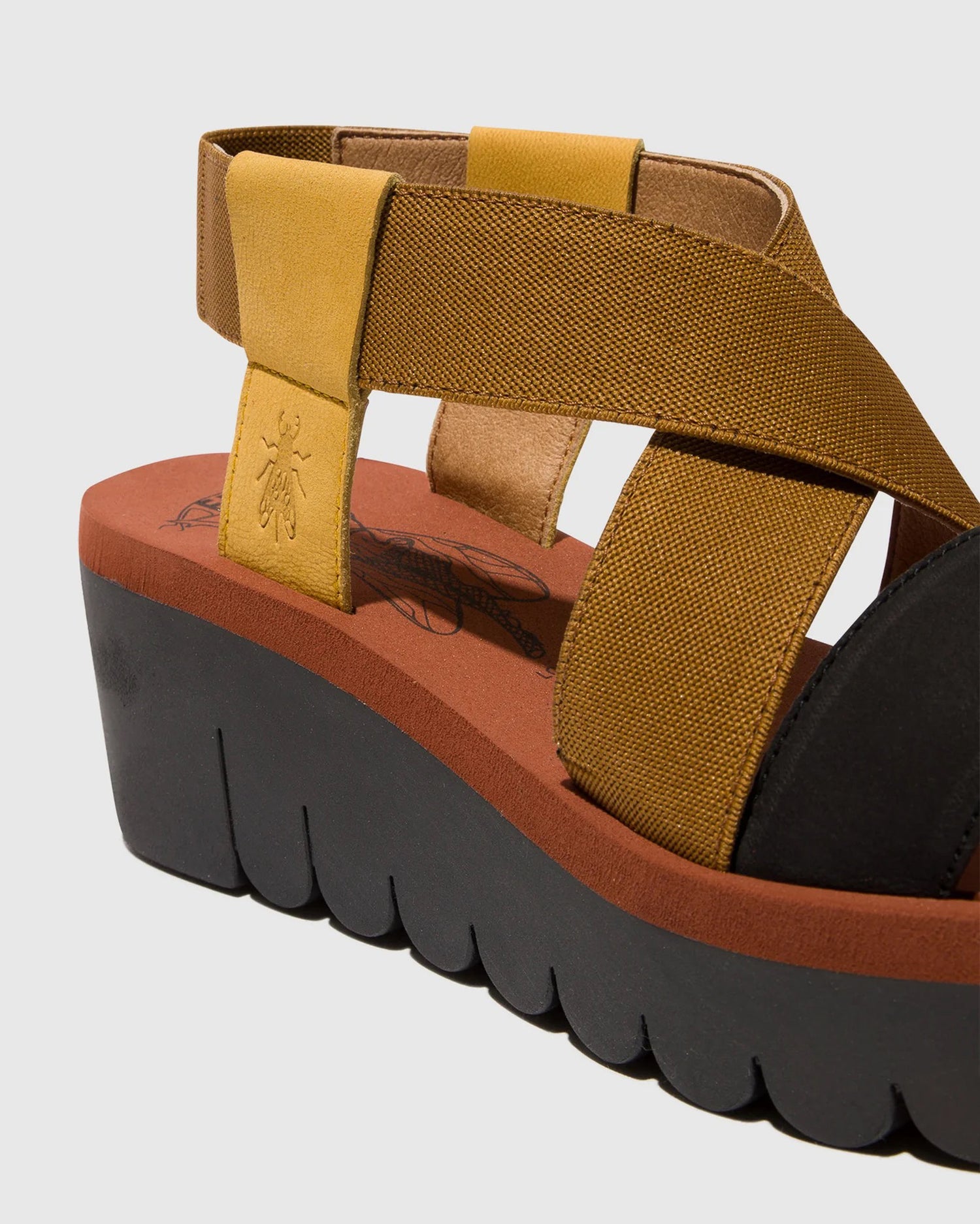 Sandálias YABI922FLY Camel