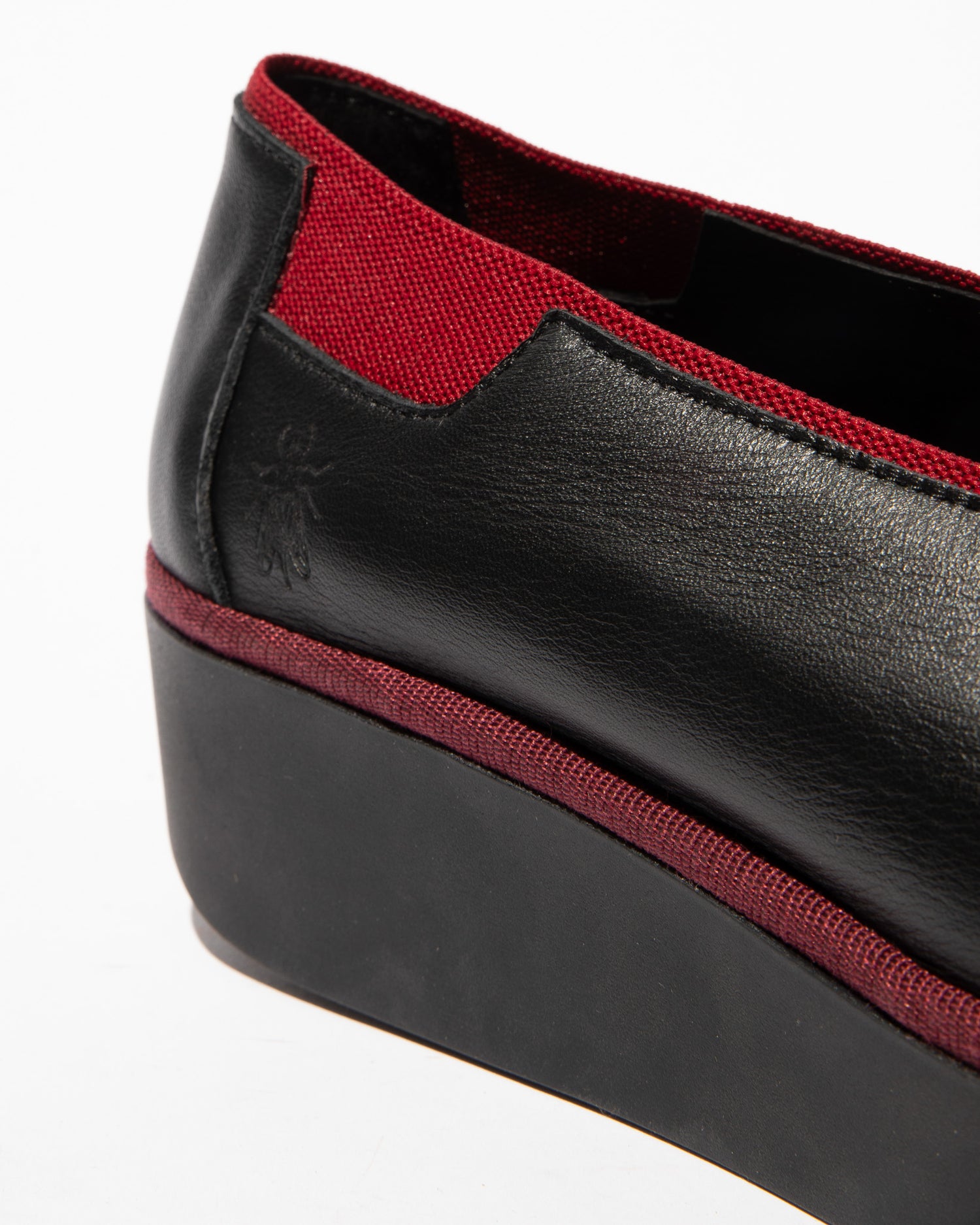 Sapato Slip-on Preto JURY470FLY