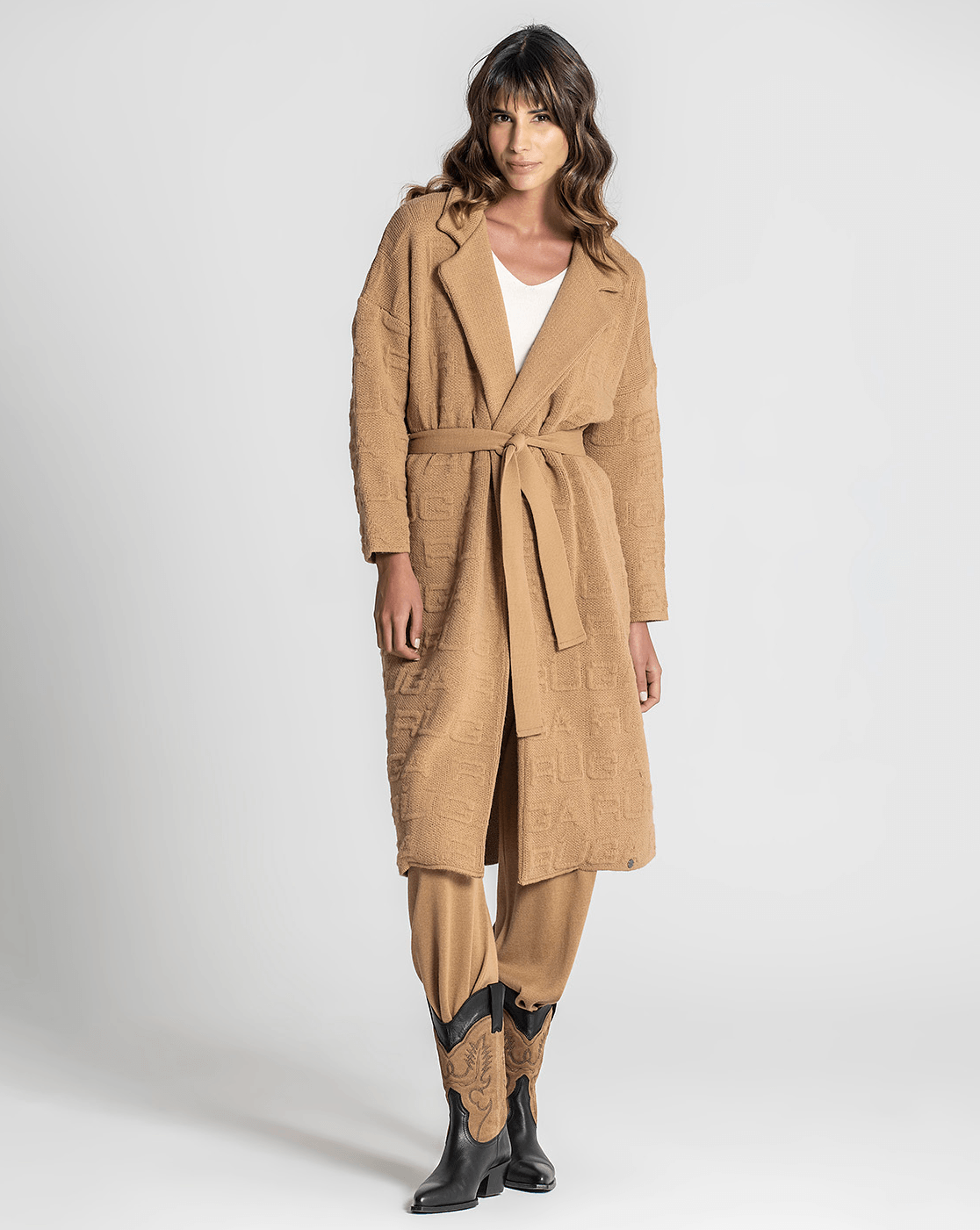 Casaco Camel Comprido Jacquard Ruga