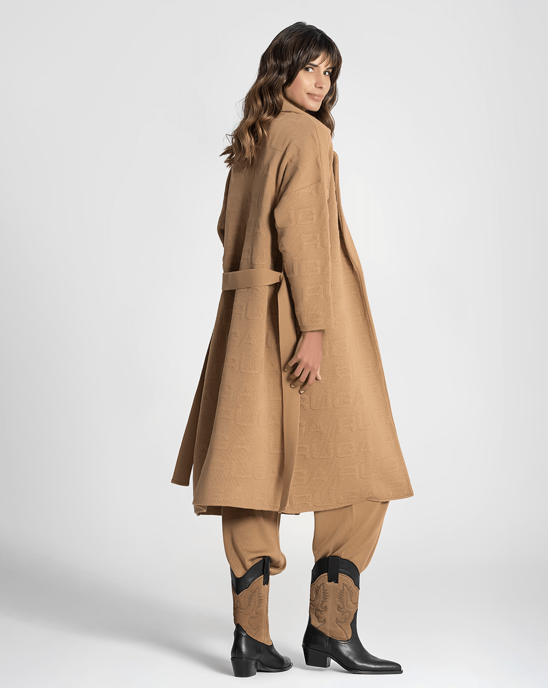 Casaco Camel Comprido Jacquard Ruga